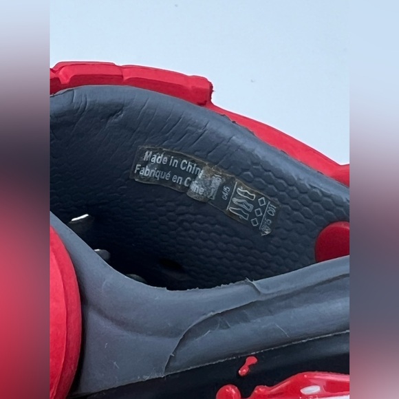 Crocs Toddler Grey Red
Kylo Ren Glow In The Dark Cushioned Star Wars Clog 4/5 C - Picture 6 of 14